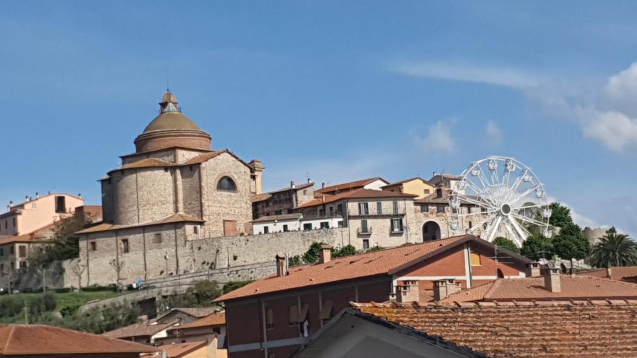 Ai Piedi Del Centro Storico Apartment Castiglione del Lago Bagian luar foto